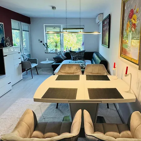 City Apartment Varna شقة فارنا